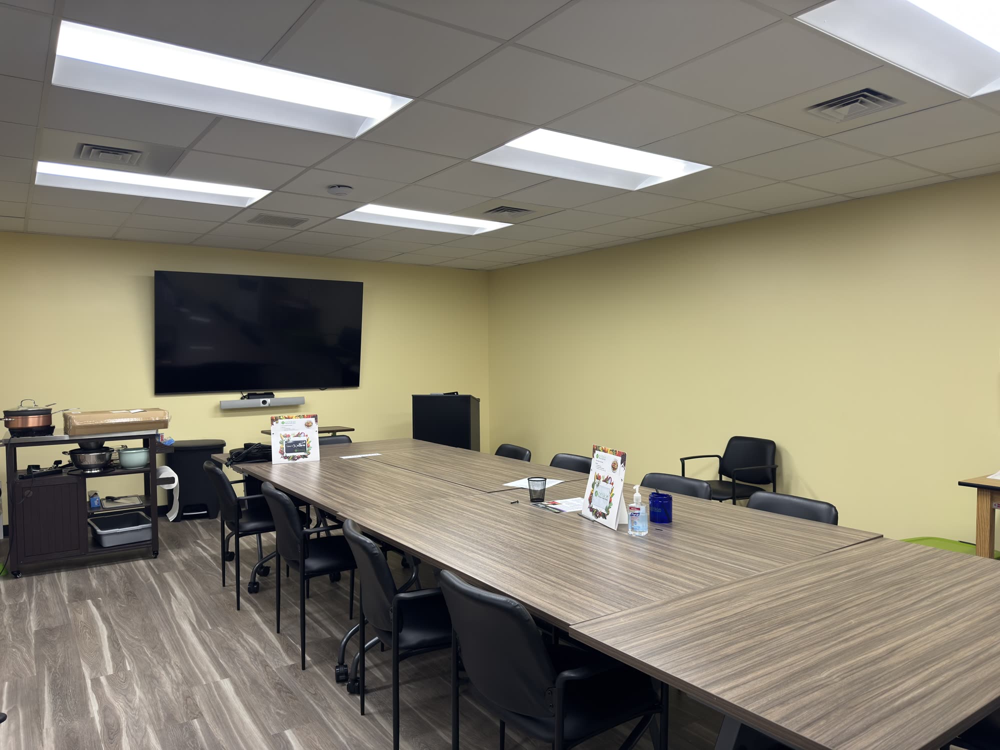 ICR education and group-teaching room with conference seating and presentation display